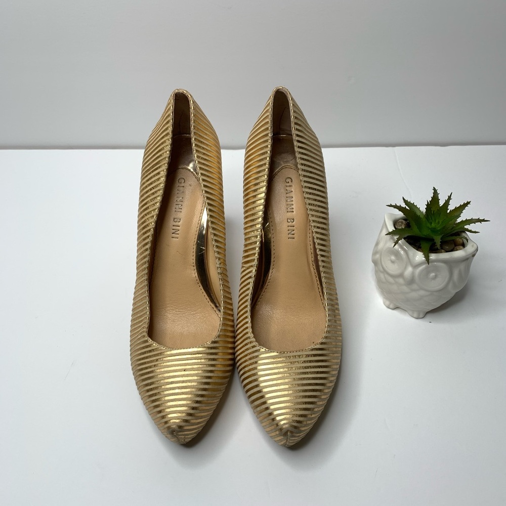 GIANNI BINI Gold Striped Closed Toe Pumps Heels